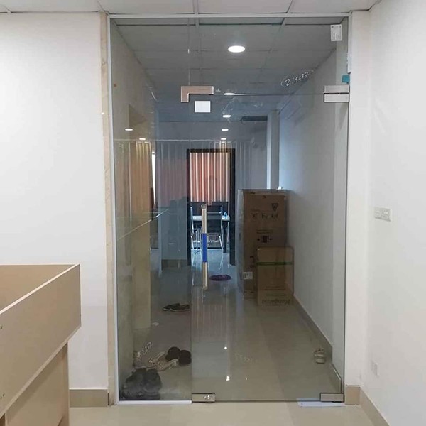 Dịch vụ thi công lắp đặt – sửa chữa – bảo trì bảo dưỡng cửa kính cường lực tại Bắc Ninh. Liên hệ: 0989.341.850